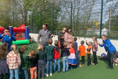 Koningsdag Beek en Donk; Koekhappen!