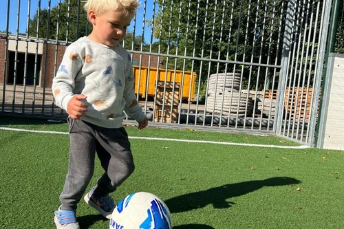 Foto bij Peutervoetbal les: Mei-Juni